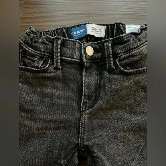 Old Navy black wash distressed jeans size 2T - Picture 2 of 3